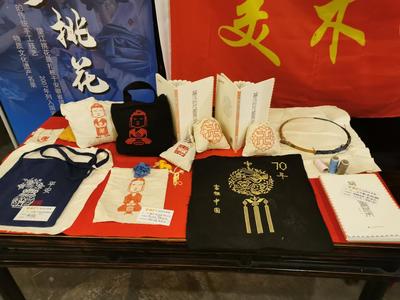 【獻(xiàn)禮新中國(guó)70周年】美術(shù)學(xué)院望江挑花俱樂部讓非遺文化&ldquo;走&rdquo;出校園